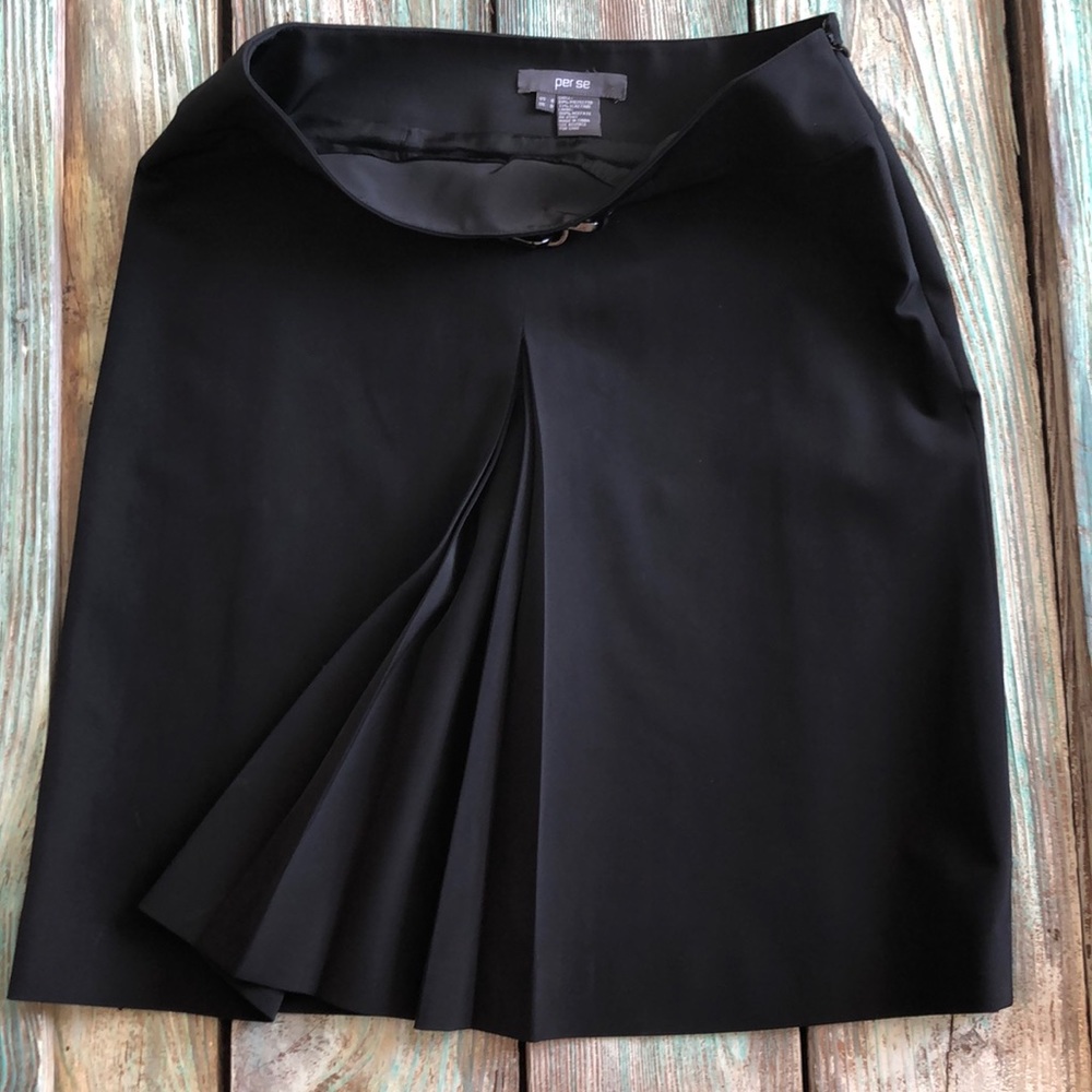 Per se black skirt with front pleat. size 6